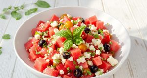 Ecco perché la salad pastèque-feta sta conquistando l’estate: ricetta fresca in 5 minuti!