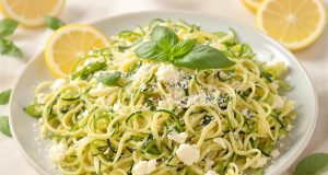 Scopri come un piatto di zucchine grattugiate e ricotta può trasformare le tue cene estive in soli 12 minuti!