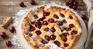 Scopri il clafoutis alle ciliegie del chef Felder: il dolce che riporta alla memoria i sapori di nonna