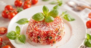 Gâteau glacé tomate-basilico: scopri il dessert sorprendente che ti lascerà a bocca aperta!