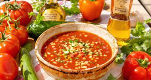 Gazpacho andaluso in 2 minuti: scopri il segreto della freschezza estiva!