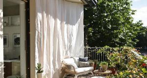 Scopri come un semplice velo fai-da-te ha trasformato il mio balcone in un’oasi di freschezza!