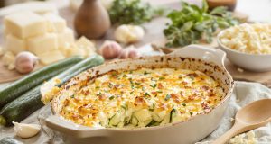 Scopri il gratin di zucchine e formaggio: pronto in 10 minuti e irresistibile!