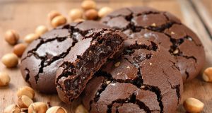 Scopri il segreto croccante nei nostri irresistibili cookie al doppio cioccolato!