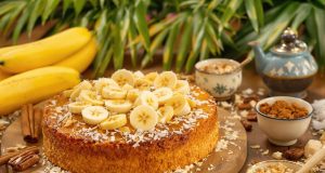 Scopri il segreto del dolce che conquista: torta esotica alle banane e spezie da non perdere!