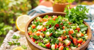 Scopri il segreto del taboulé perfetto: come le erbe fresche del tuo orto possono cambiare tutto!