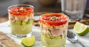 Scopri il segreto delle verrine thon-avocat con gelatina piccante: un’esperienza gourmet da non perdere!