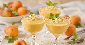 Scopri la mousse agli albicocchi senza cottura: solo 4 ingredienti per un dolce irresistibile!