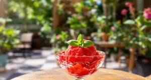 Sorbet di pomodoro e basilico: il segreto per un aperitivo che stupisce e rinfresca!