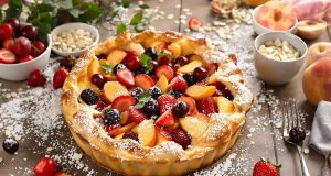 Clafoutis ai frutti di stagione: scopri la ricetta facile e irresistibile che devi provare!