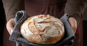 Ecco come fare il pane croccante in casa senza macchina: scopri il segreto che ti stupirà!