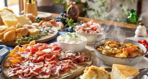 Scopri 7 piatti corsi da preparare a casa e lasciati conquistare dai sapori dell’isola!