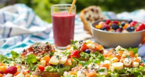 Scopri cosa mangiare in estate senza accendere il forno: 7 ricette fresche e gustose!