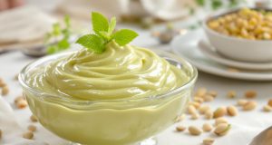 Scopri il dessert alla pistacchio che stupirà i tuoi ospiti: semplice, delizioso e imperdibile!