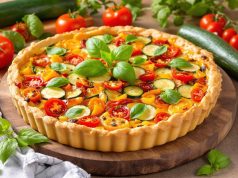 Scopri la quiche fredda con verdure estive: un piatto fresco e veloce perfetto per l’estate!