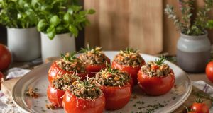 Scopri perché le mie pomodori ripieni alla maniera della nonna conquisteranno tutti!