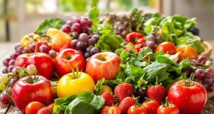 Ecco come lavare i tuoi frutti e verdure per eliminare i pesticidi: scopri i segreti!