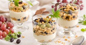 Ecco il dessert veloce che sorprenderà i tuoi ospiti: 3 ingredienti per verrine irresistibili!