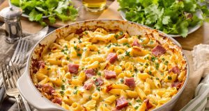 Gratin di pasta con prosciutto e formaggio: ecco perché è il piatto economico che tutti ameranno!