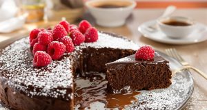 Il segreto del torta al cioccolato senza farina che resta fondente per due giorni: scopri come!