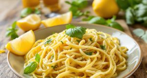 Pasta cremosa al limone e basilico pronta in 12 minuti: scopri il segreto di un piatto irresistibile!