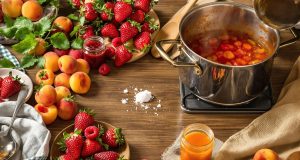 Scopri come preparare confetture irresistibili con i frutti del tuo giardino: ecco i segreti!