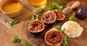 Scopri come preparare in 10 minuti le irresistibili fichi arrosto al miele e cannella: un dessert da non perdere!
