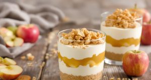 Scopri come sorprendere con le mie verrine al mascarpone, speculoos e mele: un dessert senza cottura!