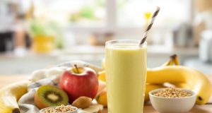 Scopri il potere del smoothie banane-pomme-kiwi: energia e freschezza in un bicchiere!
