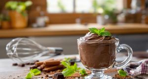 Scopri il segreto della mousse al cioccolato perfetta: senza robot e senza stress!