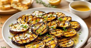 Scopri il segreto delle melanzane grigliate al miele e timo: un’esperienza di gusto unica!