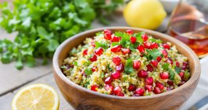 Scopri la freschezza della tua tavola: 5 motivi per amare la saladina di bulgur, melograno e erbe aromatiche