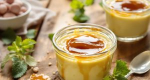 Scopri la magia dei piccoli pot di semolino al latte caramellato: un viaggio nei ricordi d’infanzia!