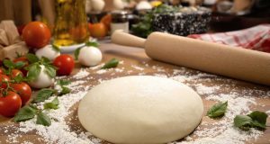 Scopri la ricetta segreta della mia infanzia: la pasta per pizza che ti sorprenderà!