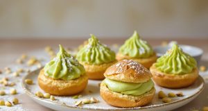 Scopri perché i choux craquelin ripieni di crema di pistacchio ti lasceranno senza parole!