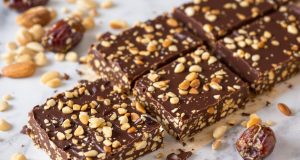 Scopri perché le barrette energetiche senza cottura con datteri, noci e cioccolato fondente sono imperdibili!