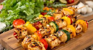 Scopri perché le brochette di pollo al miele e rosmarino ti faranno fare un figurone a tavola!